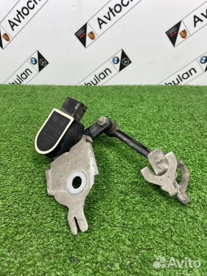 Датчик положения кузова передний левый