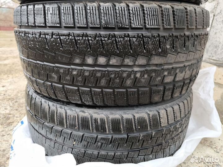 Kapsen Snowshoes AW11 245/40 R18 97H