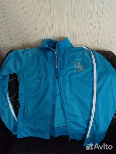 Костюм спортивный (верх) новый