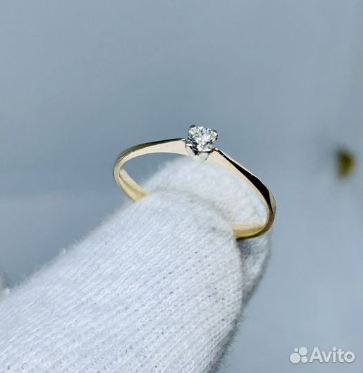 Золотое кольцо с 1 бриллиантом