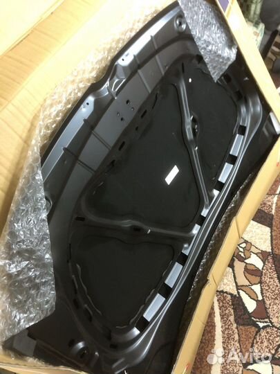 Капот на Volkswagen polo