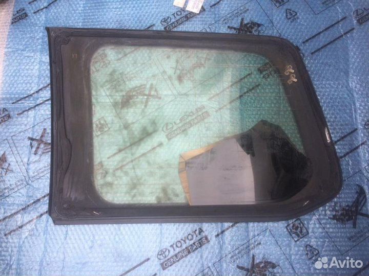 Стекло кузовное глухое правое Toyota Land Cruiser