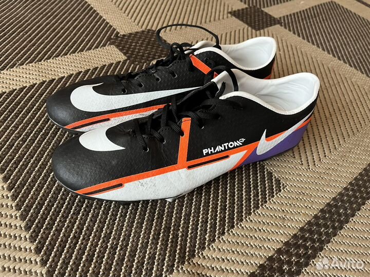 Футбольные бутсы