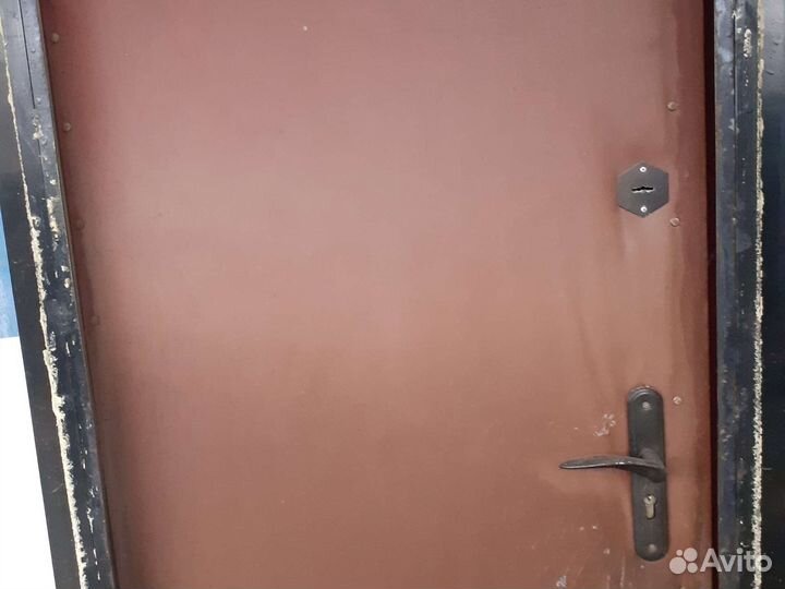 Дверь входная металлическая