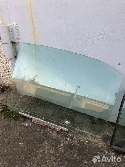 Toyota camry 40 стекло задней левой двери