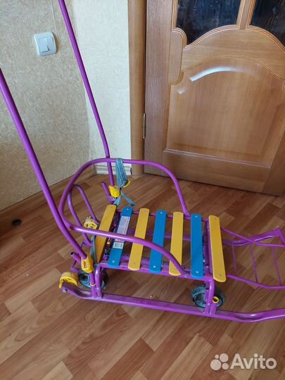 Детские санки с выдвижными колесами