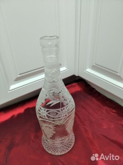 Графин и кувшины