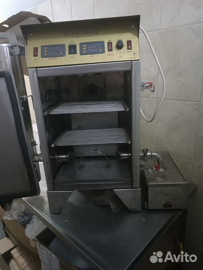 Коптильный шкаф Golden Smoker