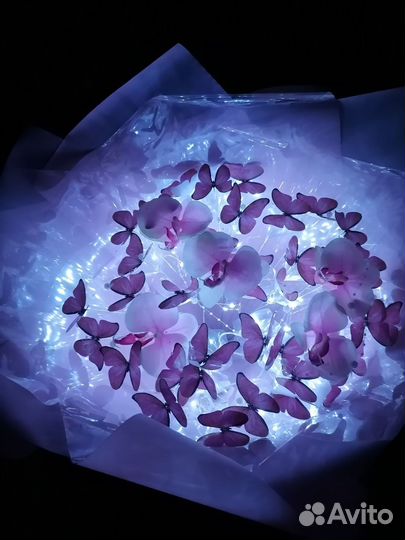 Букет из бабочек розовый с орхидеями