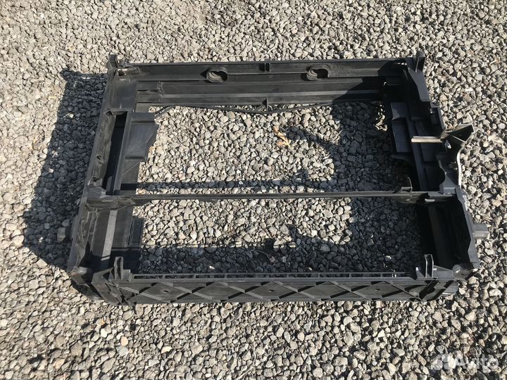 Кронштейн радиатора BMW 5 F10 535iX N55