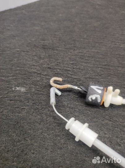 Тросик замка задней двери Audi 100 C4