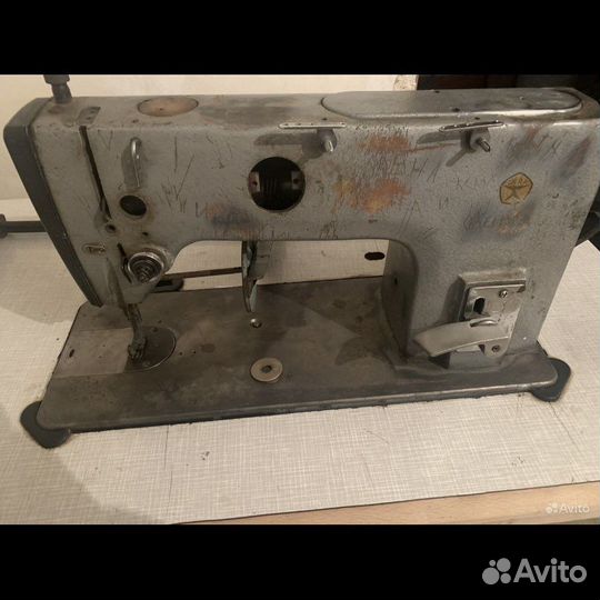 Промышленная швейная машинка