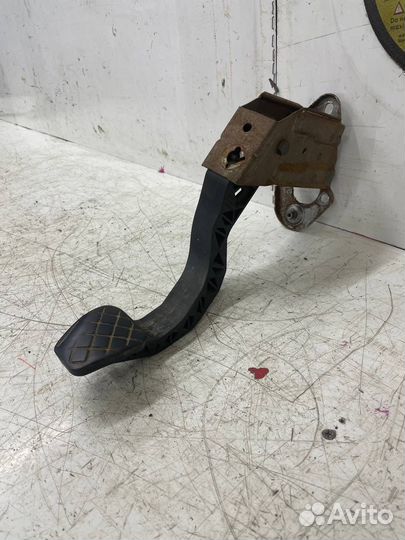 Педаль сцепления Skoda Roomster