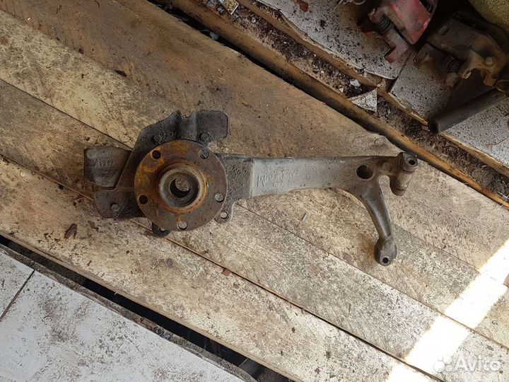 Ауди а4 б5 кулак поворотный левый