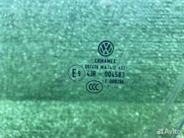 Стекло двери переднее левое Volkswagen Golf 5