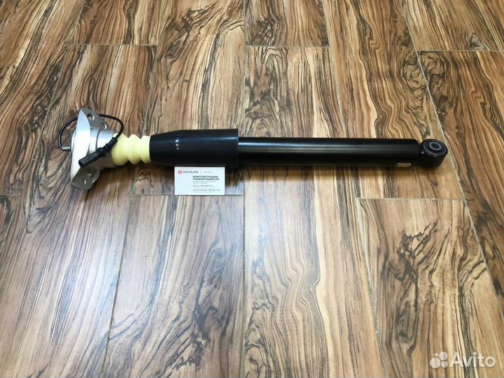 Задний амортизатор автомобиля audi А6 с7