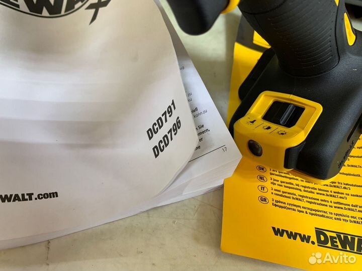 Дрель-шуруповерт dewalt DCD791NT (18В)