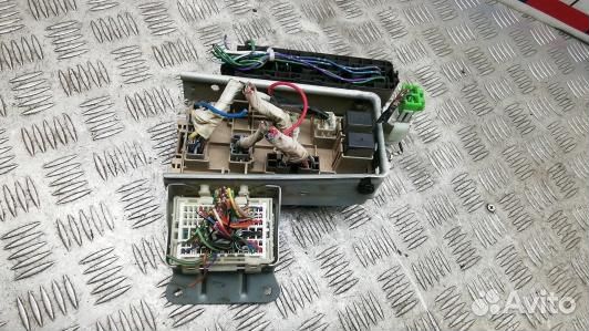 Блок предохранителей subaru legacy 3 (2ST14M102)