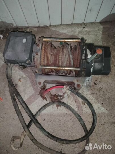 Лебедка электрическая автомобильная