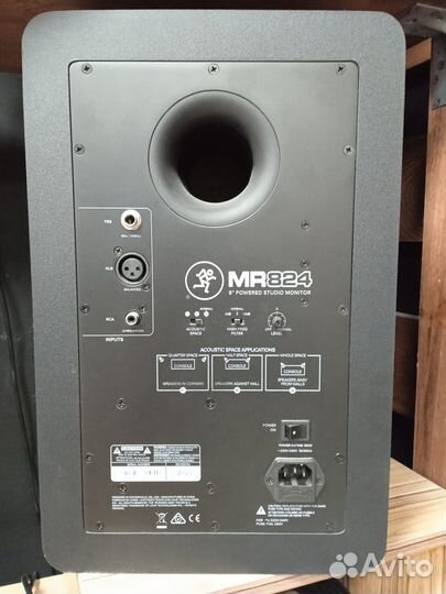 Активный студийный монитор Mackie MR824 новый