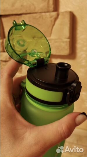 Новая спортивная бутылочка для воды