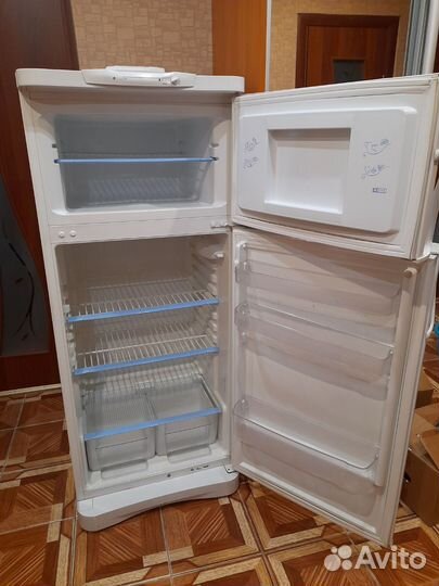 Холодильник бу indesit