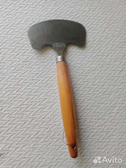 Деревянная чаша и сечка для рубки капусты и мяса