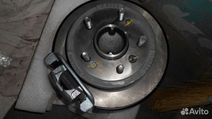 Geely Emgrand EC7 кулак поворотный передний