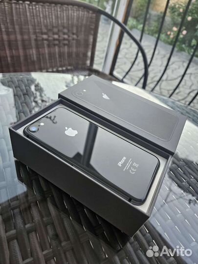 Телефон iPhone 8 64 gb