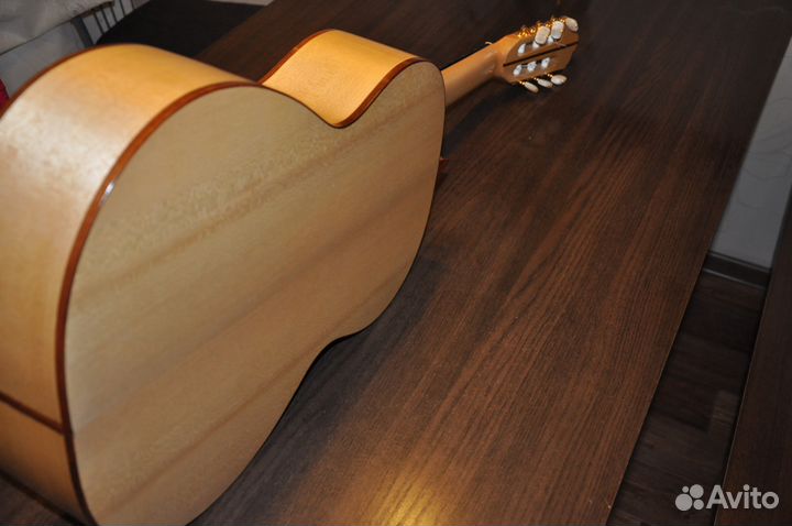 Мастеровая классическая гитара