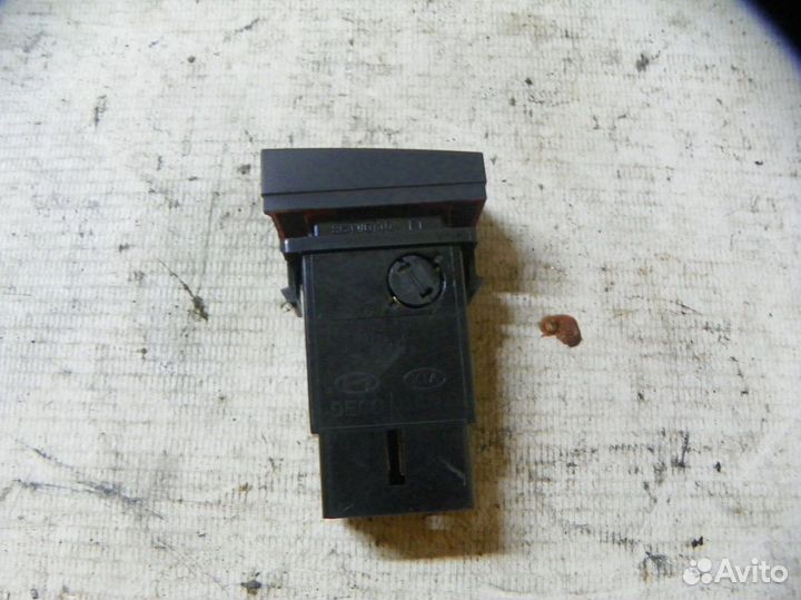 Кнопка аварийной сигнализации Hyundai Santa Fe