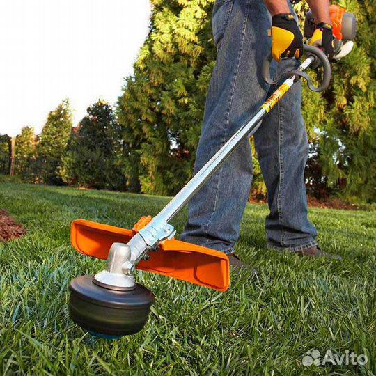 Покос травы триммером