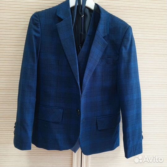 Школьный костюм- тройка