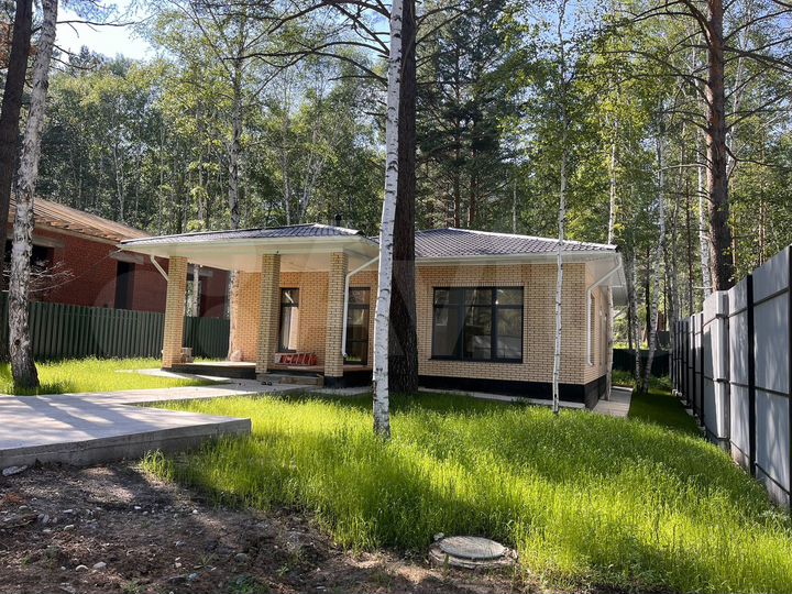 Дом 180 м² на участке 9 сот.