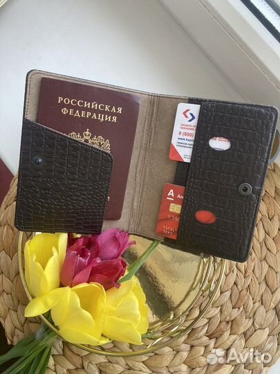 Обложка для паспорта на скрытой кнопке