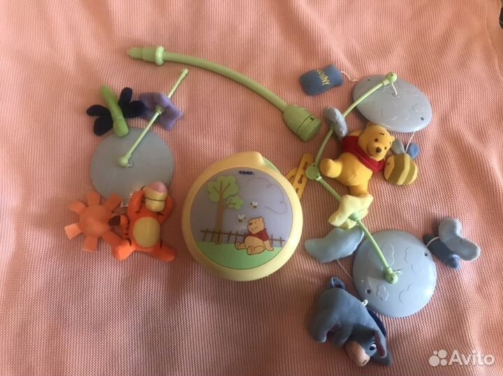 Мобиль на кроватку Tomy Винни Пух