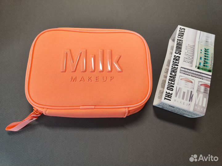 Набор косметики Milk в бомбической косметичке