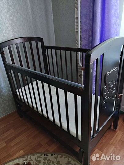 Детская кровать с маятником