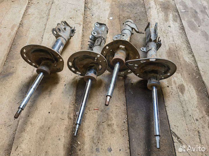 Амортизаторы toyota camry 50 2013 год бу