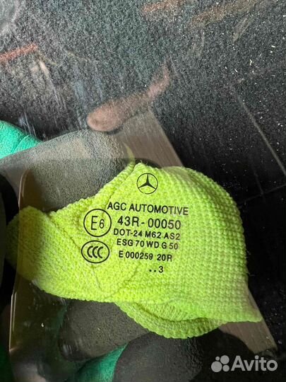 Стекло двери передней правой Mercedes SL R231