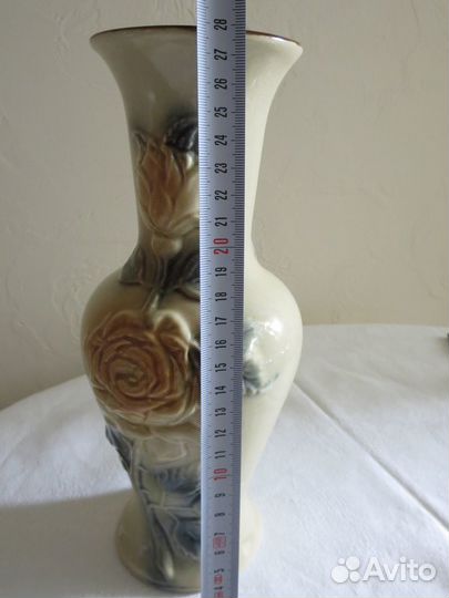 Ваза СССР. Керамика. рельефная роза