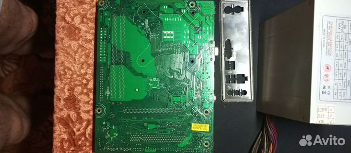 Материнская плата на 775 сокете с блоком питания