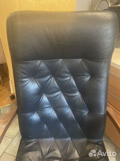 Офисное кожаное кресло