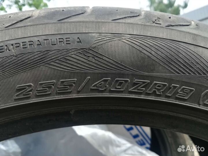 Yokohama Advan Sport V105 255/40 R19