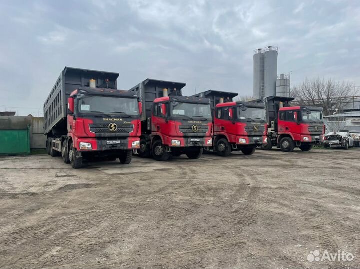 Водитель самосвала