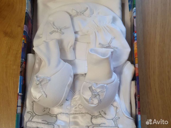 Комплект на выписку для мальчика новый