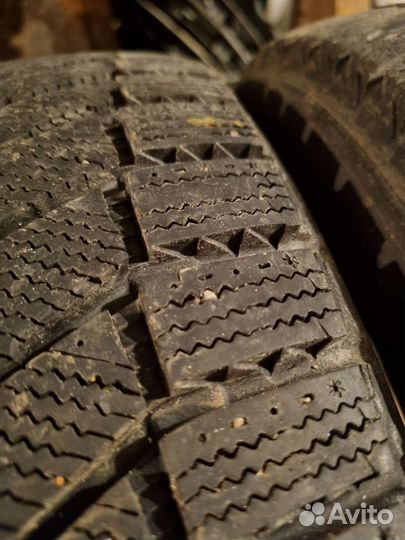 Hankook Winter I'Cept iZ 2 W616 245/45 R19 102