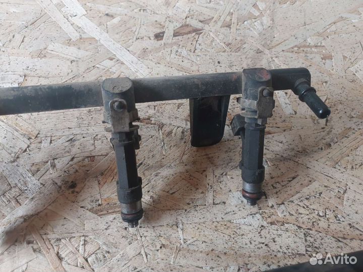 Топливная рампа Renault Logan 1