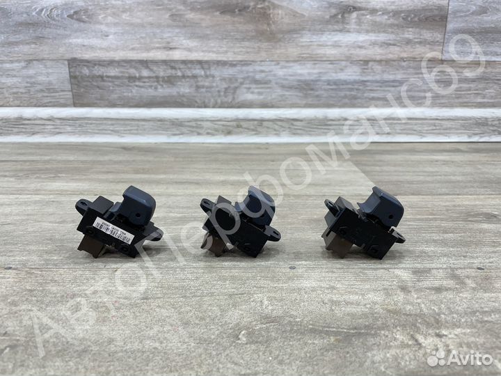 Кнопка стеклоподъемника левая правая Kia Rio 3