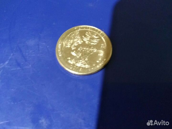 Монета в 25 центов или в четверть от доллара США